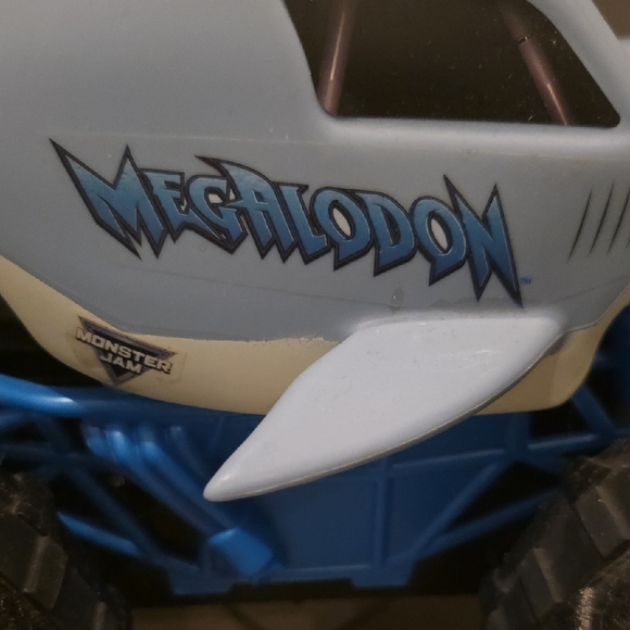 Shark Monster Truck with Remote Control - Picture 2 of 7